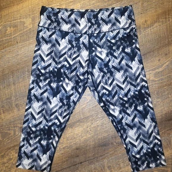 bcg Yoga Capris with Geometric Print - Picture 6 of 12